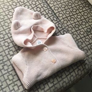Baby gap classic knit cardigan 6-12 mos.,